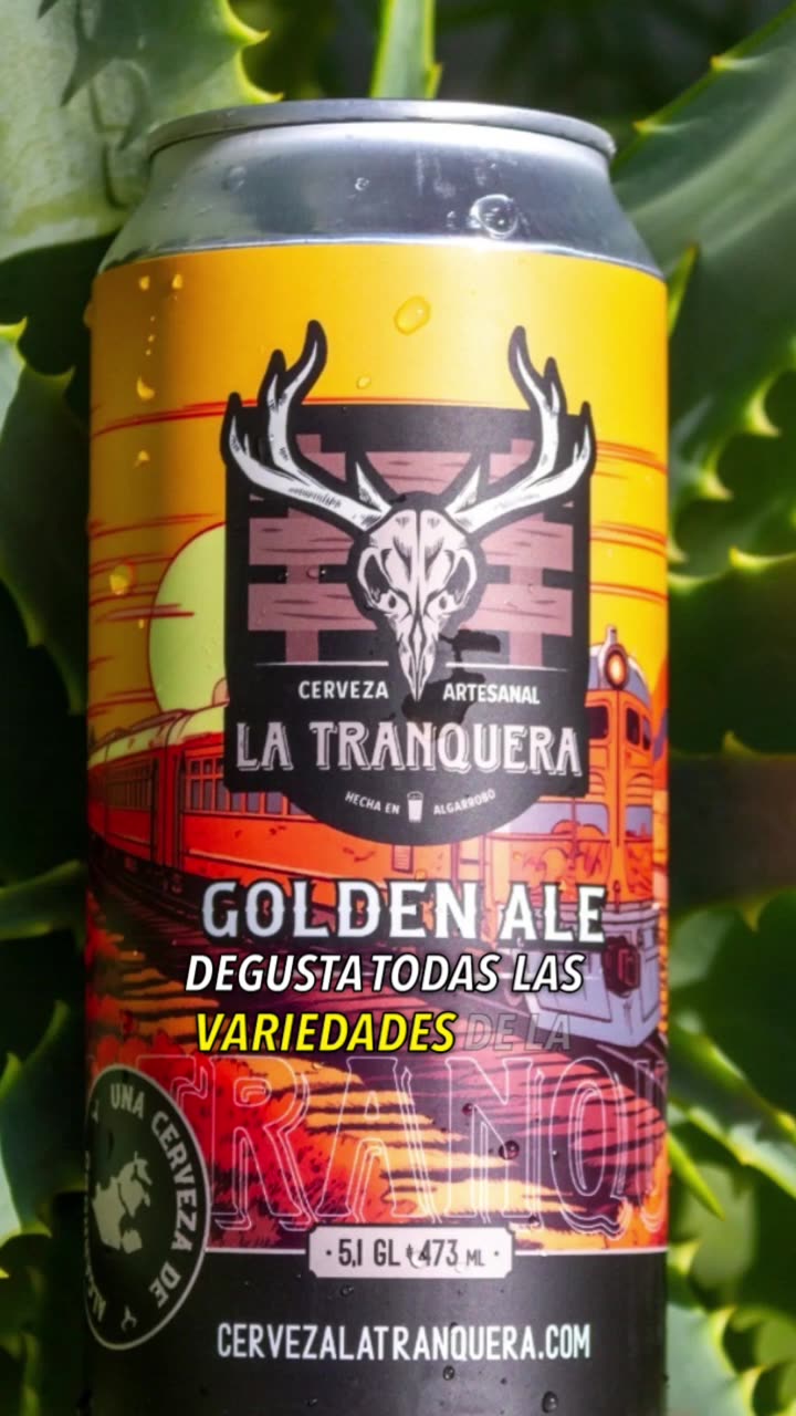 Lata de cerveza artesanal Golden Ale de La Tranquera en primer plano, sobre vegetación